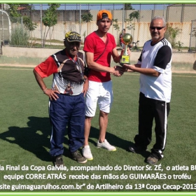 ATLETA BUBA DA EQUIPE CORRE ATRÁS F.C. RECEBE TROFÉU DE ARTILHEIRO